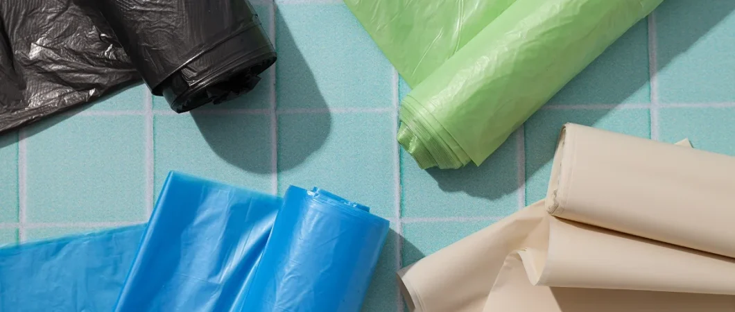 Sacchi per rifiuti professionali: come scegliere spessore, capacità e materiali in base all’utilizzo